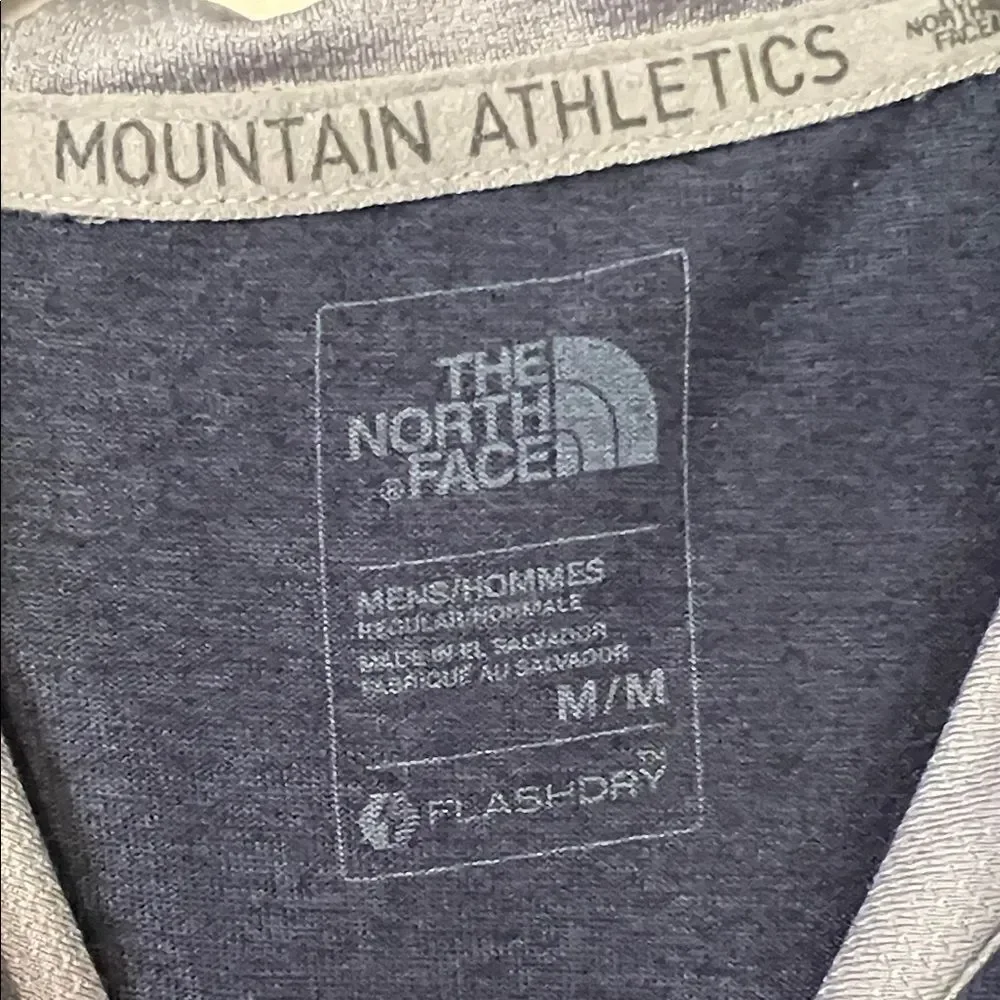 Like New! The North Face Flashdry Hooded Long Sleeve Pullover in M